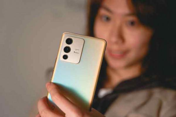 vivo S12 Pro評測：效能出眾，輕薄機身下的影像先鋒