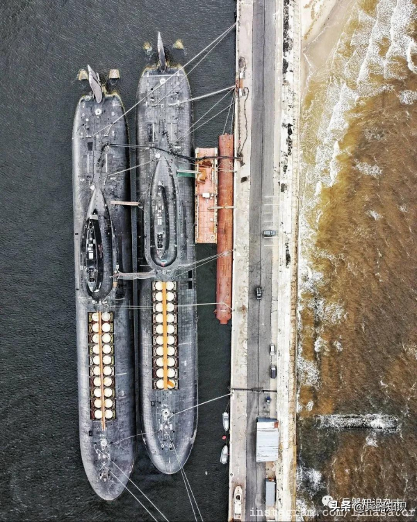 在港口的“颱風”級彈道導彈核潛艇 導彈發射筒一目瞭然