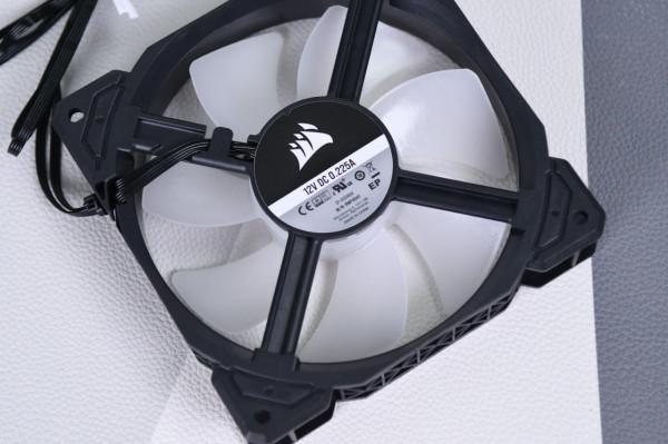 扮豬吃老虎！裝臺喬思伯A4水冷快樂盒