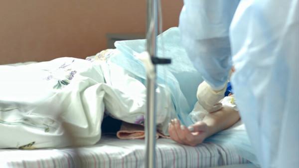 “不要搶救他!”父親癌症晚期,一位醫生為他選擇了最少的治療 “不要搶救他!”父親癌症晚期,一位醫生為他選擇了最少的治療