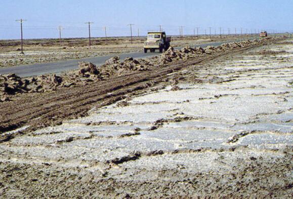 乾涸已久的羅布泊，為何會再次出現湖泊？這些水是從哪來的？