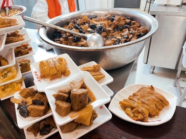 聽說最近很多上海人喝上了這杯咖啡!配一碗素面,帶份綠豆糕回家,絕了!儂打卡了伐? 聽說最近很多上海人喝上了這杯咖啡!配一碗素面,帶份綠豆糕回家,絕了!儂打卡了伐?