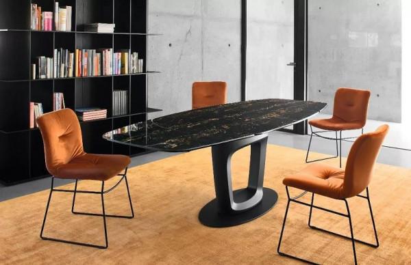 刀切、火烤都不怕！陶瓷餐桌真上頭