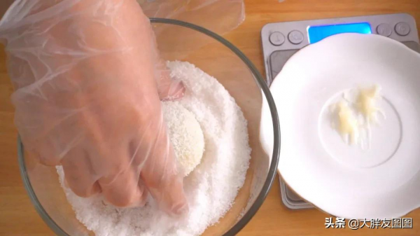 如果你有糯米粉，快收藏這食譜，兩種口味的糯米餈，做法太簡單了