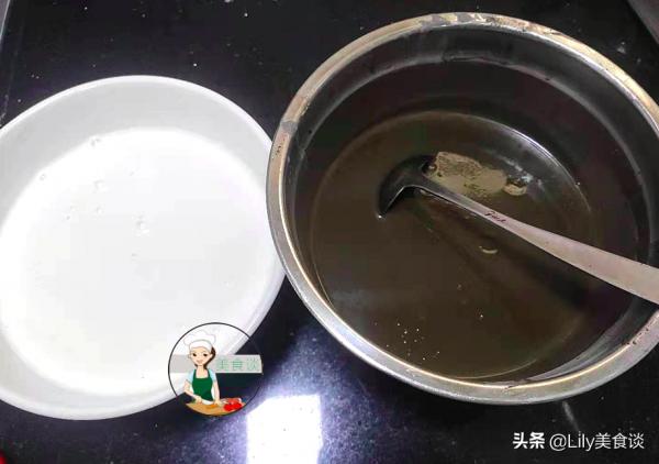 夏天，這蒸糕常做給家人吃，一拌一蒸，爽滑筋道香甜，營養不上火