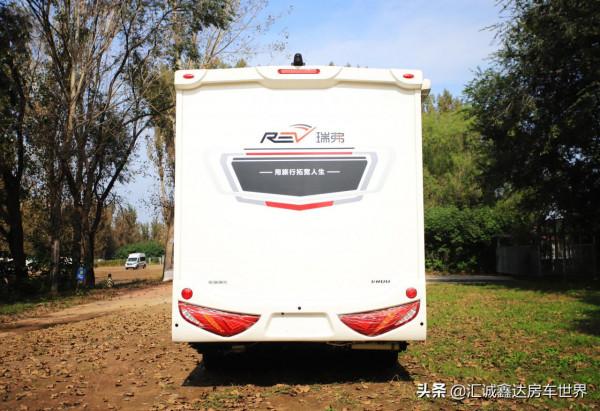 ​老少皆宜的高顏值酒店型瑞弗房車!5座5臥佈局,還帶雙發電機 ​老少皆宜的高顏值酒店型瑞弗房車!5座5臥佈局,還帶雙發電機