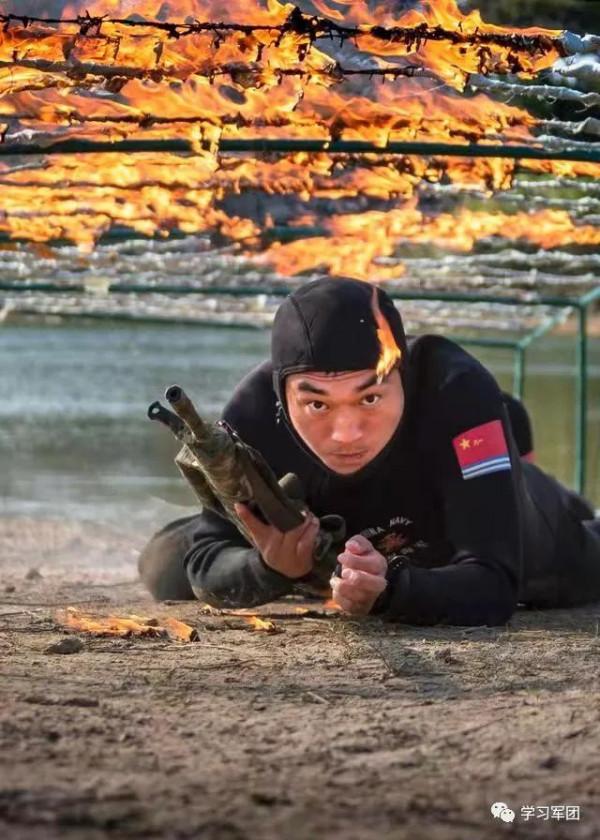 隱蔽滲透,陸戰隊員成功破襲! 隱蔽滲透,陸戰隊員成功破襲!