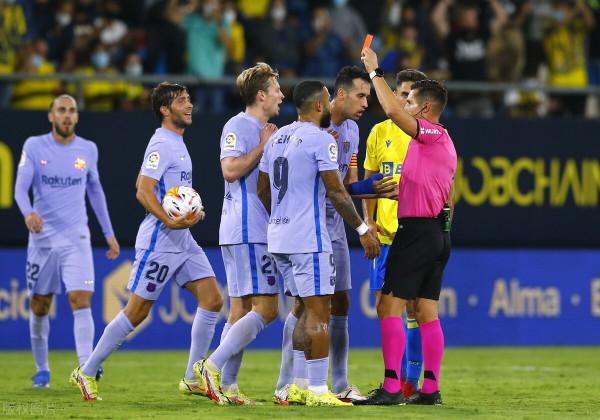 西甲-弗蘭基-德容染紅科曼被逐 德佩失良機 巴薩遭弱旅逼平三場不勝 西甲-弗蘭基-德容染紅科曼被逐 德佩失良機 巴薩遭弱旅逼平三場不勝