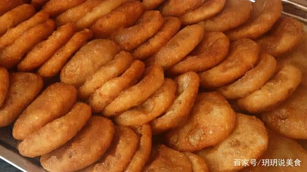 陝西夫妻賣特色小吃，3元一個皮薄餡多，日賣700個月收入好幾萬