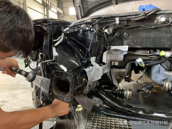 「至臻情懷」一臺老傢伙的重生路,修復煥新一臺戰損級帕薩特B5 「至臻情懷」一臺老傢伙的重生路,修復煥新一臺戰損級帕薩特B5