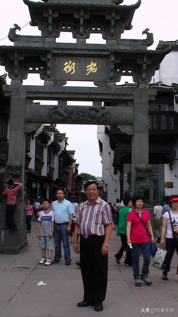 17歲時向發小借32元，40年後還給他320萬，年過花甲倆兄弟住一起