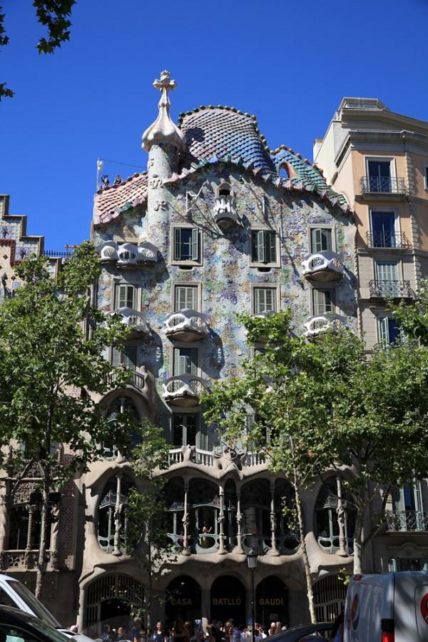 晨楓：巴塞羅那聖家堂是建築異葩，不是里程碑