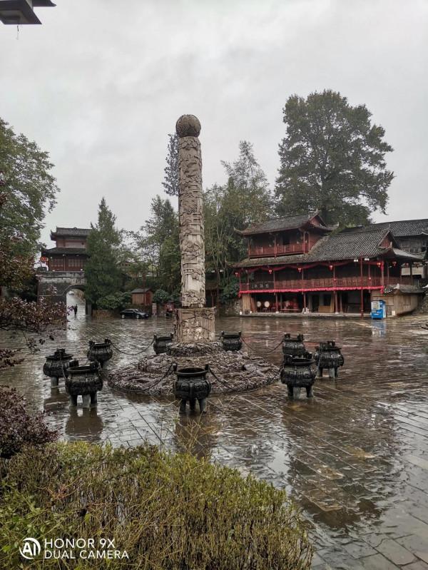 苗寨景區旅遊,看上價值2500元的銀碗值得買嗎?有沒有收藏價值? 苗寨景區旅遊,看上價值2500元的銀碗值得買嗎?有沒有收藏價值?