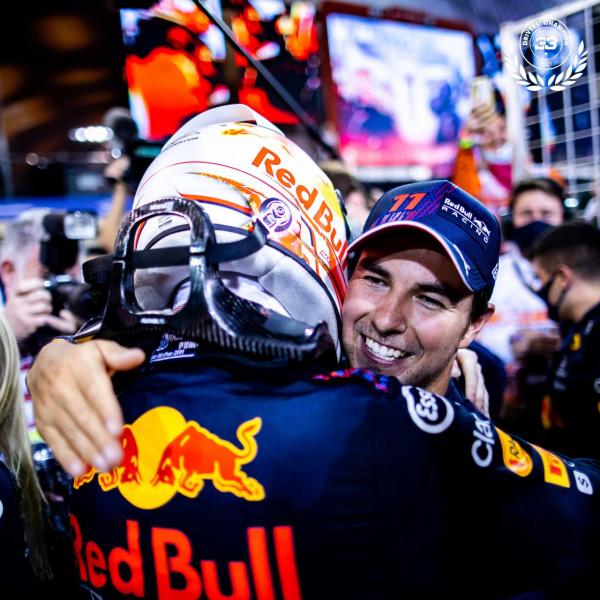 佩雷茲：隊友維斯塔潘與賽車融為一體 冠軍實至名歸