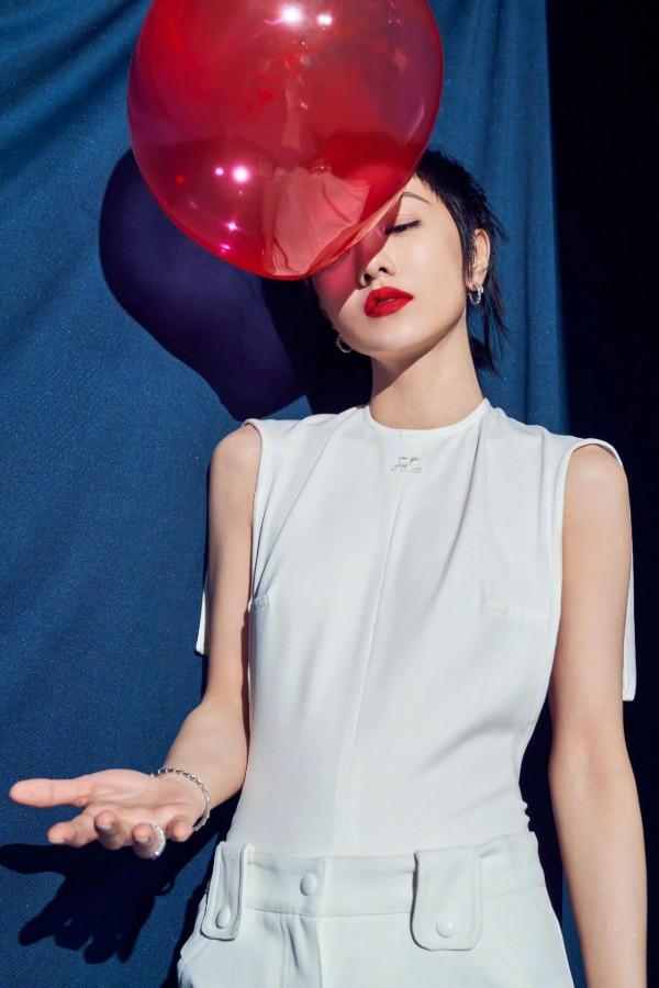 郭采潔活動照片，已經瘦成了排骨