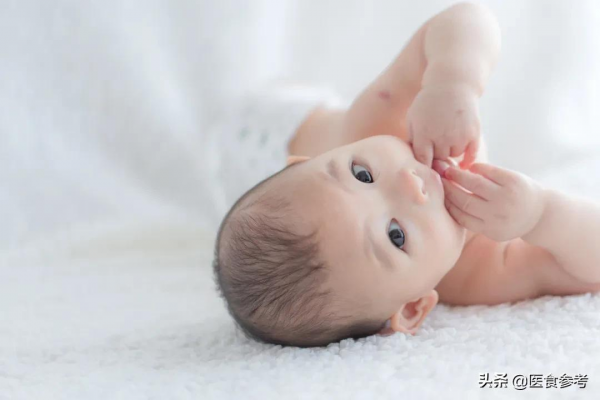 孩子喜歡吃手指，家長要干預嗎？