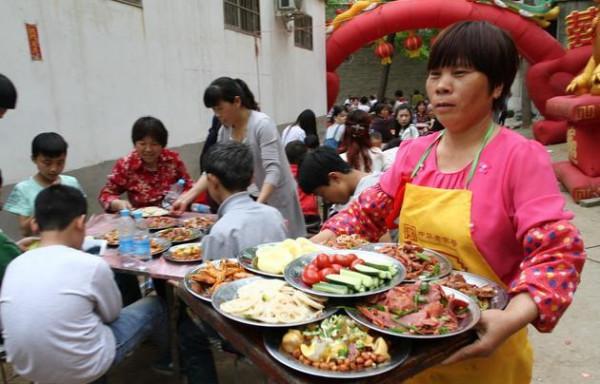 北方人農村宴席上最愛的“6道硬菜”，南方人：看著就流口水