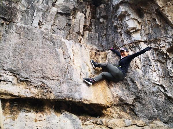 需要的越少快樂越多 在攀崖中尋找快樂的生活 需要的越少快樂越多 在攀崖中尋找快樂的生活