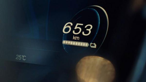 極狐阿爾法T對比Model Y，兩雄爭霸，誰才是冬季脫困翹楚？