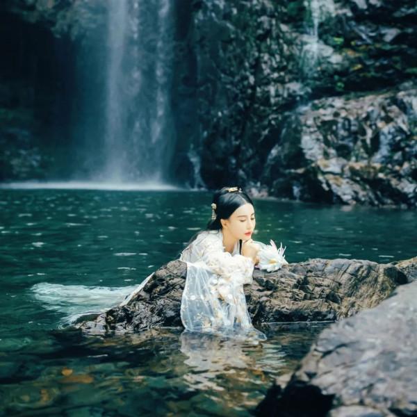 松海聽濤詩詞 |千古閒情人幾曉,一簾幽夢逐遊絲。「總第127輯」 松海聽濤詩詞 |千古閒情人幾曉,一簾幽夢逐遊絲。「總第127輯」