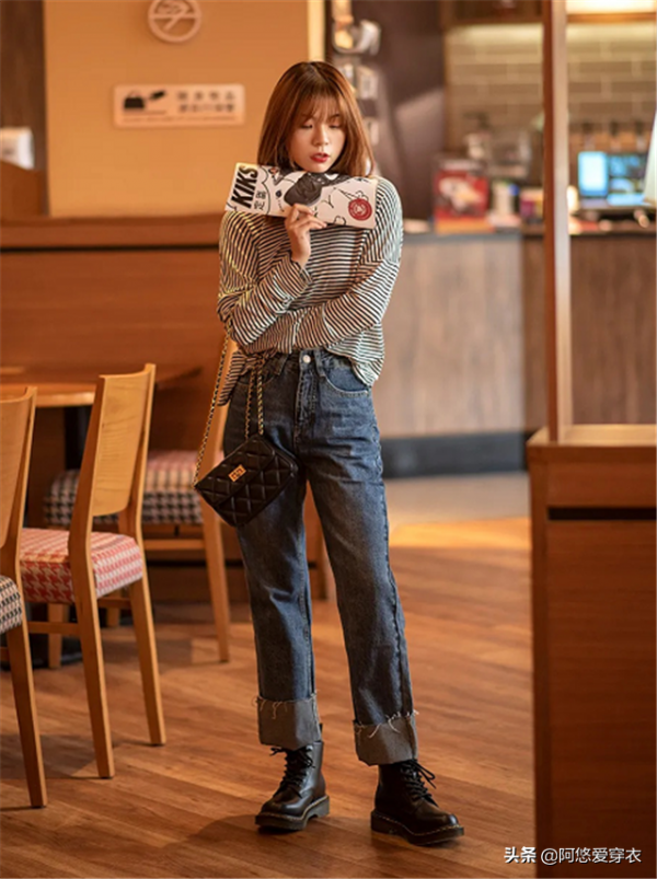 今年裸靴過時了,長這樣的靴子很時尚,小個子女生穿顯瘦又增高 今年裸靴過時了,長這樣的靴子很時尚,小個子女生穿顯瘦又增高