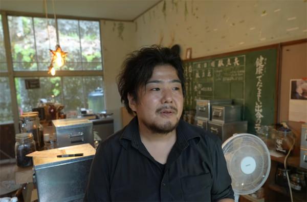 80後的他買下廢棄學校，獨居的日子一過就是7年，雖孤獨卻很自由