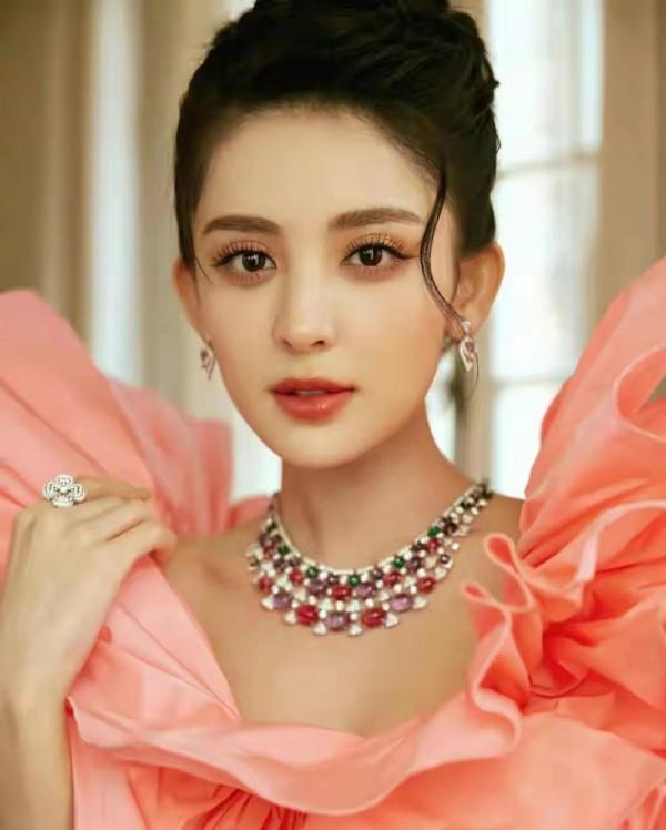 ELLE風尚大典:劉詩詩優雅,楊冪美豔,唐嫣時尚,仙劍三姐妹鬥豔 ELLE風尚大典:劉詩詩優雅,楊冪美豔,唐嫣時尚,仙劍三姐妹鬥豔