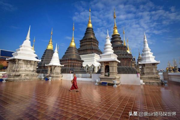 在泰國你應該乘坐火車來一次旅行，也許美景就在不經意之間