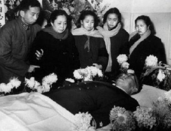 林月琴嫁羅榮桓後才知前夫還在,尷尬處境讓毛主席化解,結果如何 林月琴嫁羅榮桓後才知前夫還在,尷尬處境讓毛主席化解,結果如何