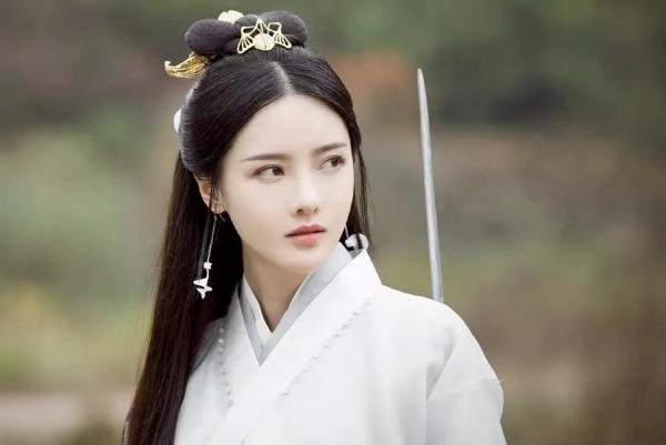 三部劇共用一款髮飾，千篇一律的古裝造型，真的看膩了