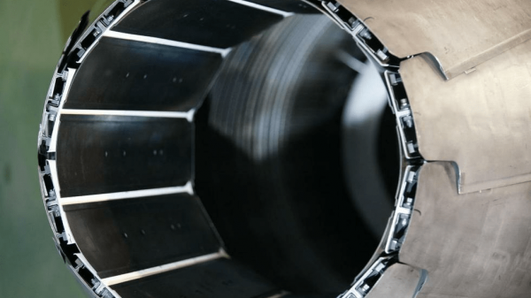 運轉的戰機發動機噴管有多燙?美軍士兵敢用徒手摸 運轉的戰機發動機噴管有多燙?美軍士兵敢用徒手摸