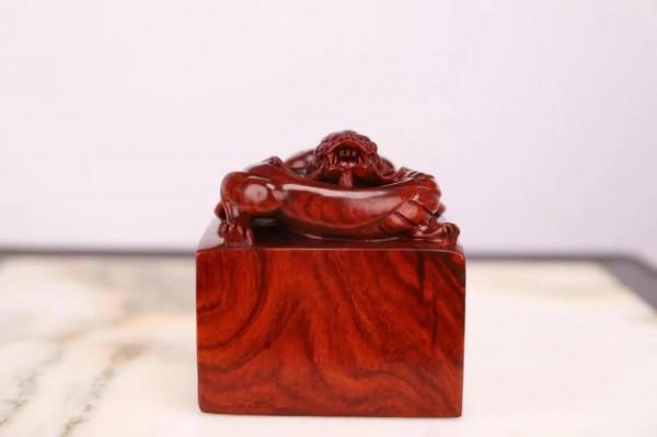 這難道就是翻天印？好漂亮的紫檀印章《盤龍》