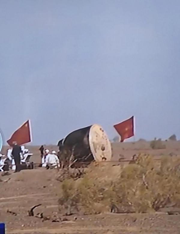 熱烈歡迎航天英雄勝利返回