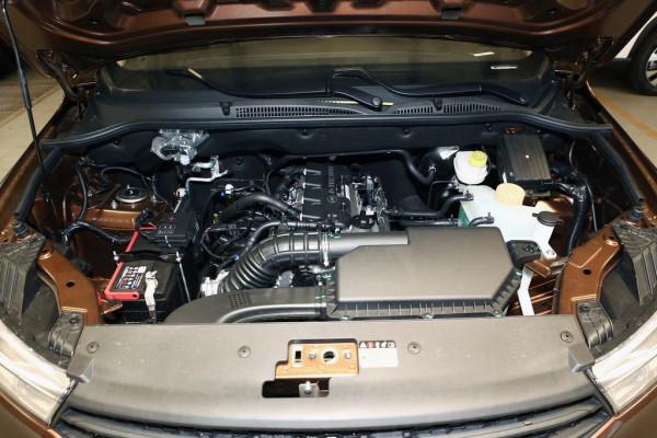 體驗五菱宏光，顏值高提速穩，配1.5L發動機，適合工薪族