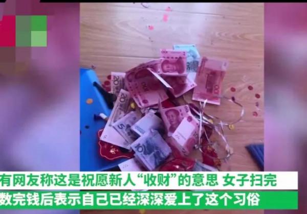 江蘇女子新婚第一天被婆婆叫醒掃地，怒生氣但越掃錢越多，愛了？