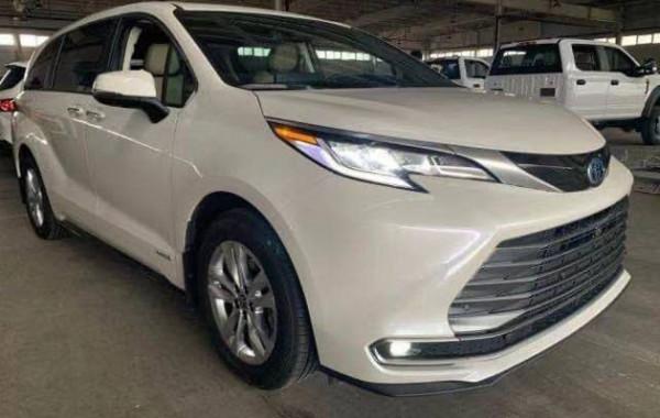 實拍國產豐田賽那入門級車型 車內配置縮水，有望9月21日開啟預售