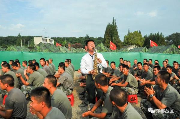 這支戰士業餘軍樂隊,4次到天安門廣場演出 這支戰士業餘軍樂隊,4次到天安門廣場演出