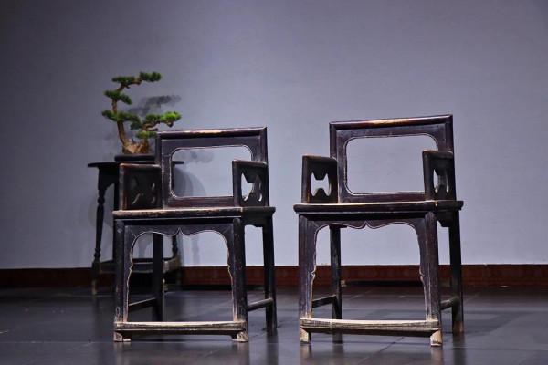 玫瑰椅做工簡潔 秀麗端莊 品相完美年份：清代 楠木長56寬43高86cm