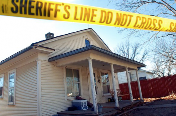 2004年美國孕婦被“剖腹取子”，兇手曝光後，數萬網友為其求情