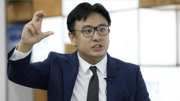 3年前，把“孩子”賣給阿里套現上億身家後，張旭豪去哪瀟灑了？