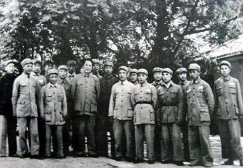 毛主席決定乘車前往河北時,老侯說:主席,您放心,我不會怪您的 毛主席決定乘車前往河北時,老侯說:主席,您放心,我不會怪您的