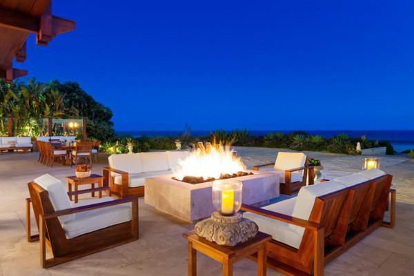 皮爾斯布魯斯南價值 1 億美元的泰式馬里布度假村內部(照片) 皮爾斯布魯斯南價值 1 億美元的泰式馬里布度假村內部(照片)