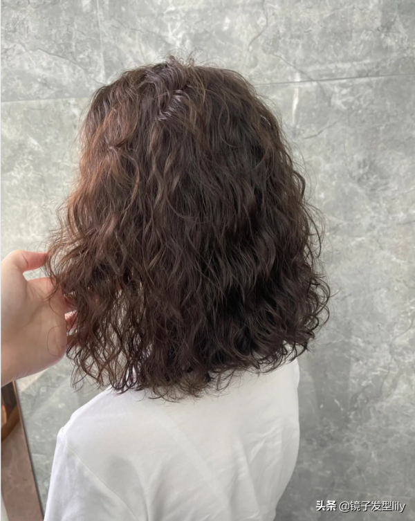 2022髮型怎麼整？燙卷卷最洋氣，好處多多不要錯過