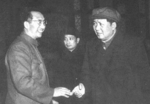 西路軍覆滅,徐向前要飯回到延安,毛主席:回來好,有雞何愁沒蛋 西路軍覆滅,徐向前要飯回到延安,毛主席:回來好,有雞何愁沒蛋