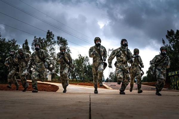 降魔神兵:訓練場上的“象鼻人” 降魔神兵:訓練場上的“象鼻人”