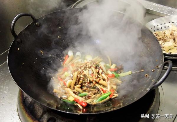 雞肉和茶樹菇這樣一起燉,鮮到骨子裡,廚師長分享地道農家做法 雞肉和茶樹菇這樣一起燉,鮮到骨子裡,廚師長分享地道農家做法