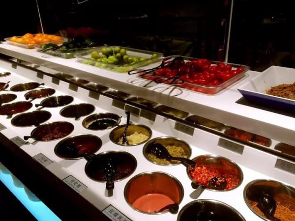 最牛服務員楊麗娟:小學學歷,17歲進海底撈,40歲身價過30億 最牛服務員楊麗娟:小學學歷,17歲進海底撈,40歲身價過30億