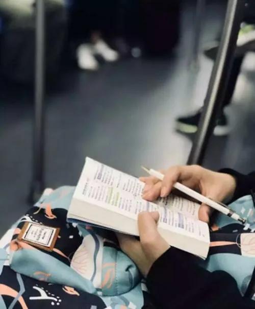 我愛翻書聞書香