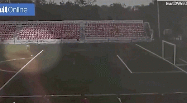 奇葩！足球場遭雷劈客隊11人全死亡，主隊無一人受傷