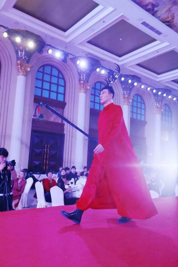 八大男神之—顏值與才華並存的國際超模